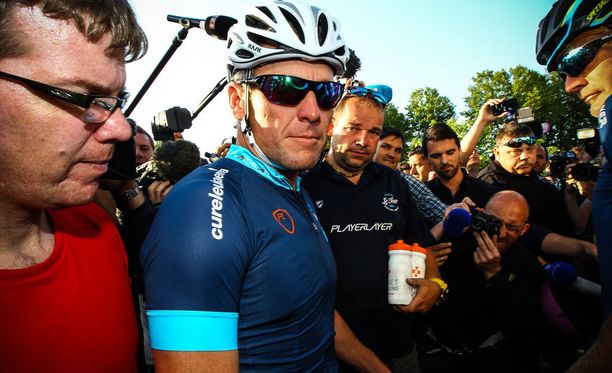 Armstrong oli uransa aikana huiman suosittu, mutta doping-historian paljastuminen on tahrasi hänen maineensa.