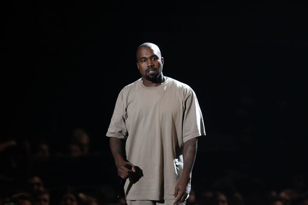 Kanye West on niittänyt mainetta musiikkinsa ohella myös muotisuunnittelijana. 