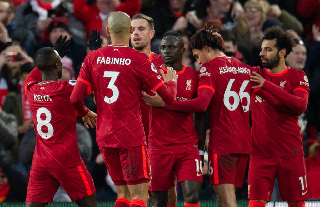 Liverpool nosti jännityksen maksimiin – perusvoitto pakottaa Manchester Cityn samaan