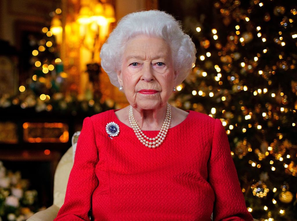 Paljastus brittihovista: Näin kuningatar Elisabet reagoi, kun hän löysi etanan lautaseltaan