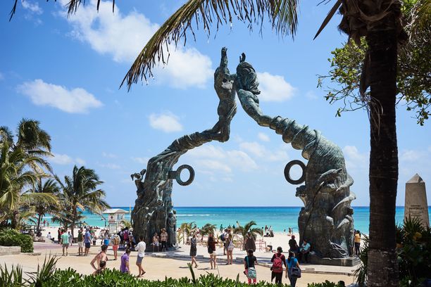 Playa del Carmen on suosittu lomakohde Karibianmeren rannalla. 