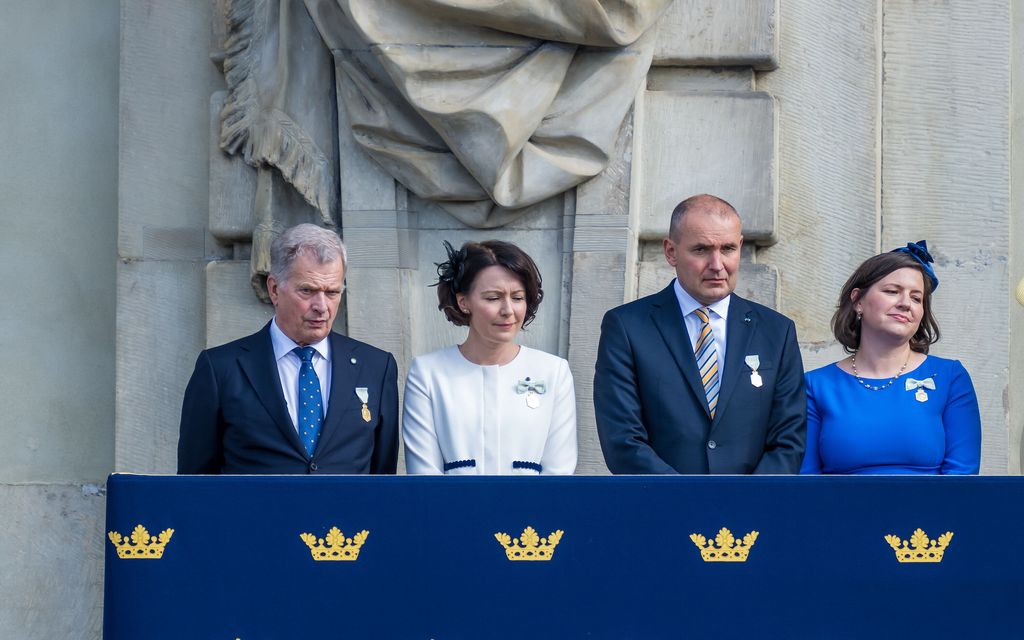 Hovi julkaisi kuvan Suomen presidentti­parista harvinaisen kunnian­osoituksen kohteena