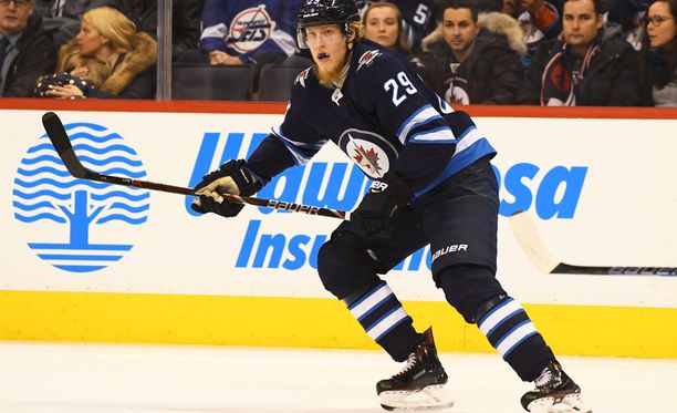 Patrik Laine palasi kaukaloon odotettua nopeammin ja pelasi mahtavan pelin Anaheim Ducksia vastaan.