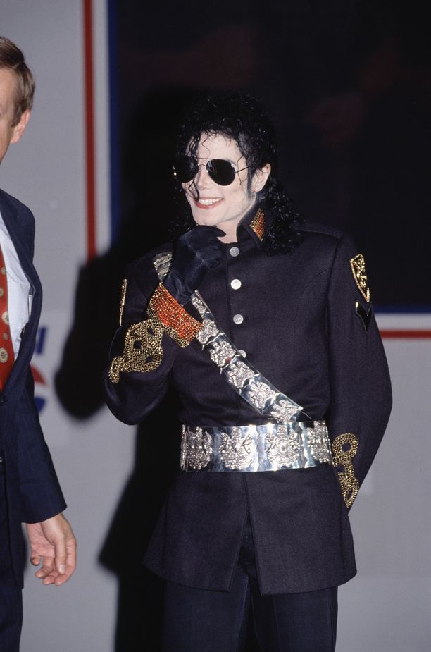 Michael Jackson on ollut haudan levossa jo 10 vuotta.