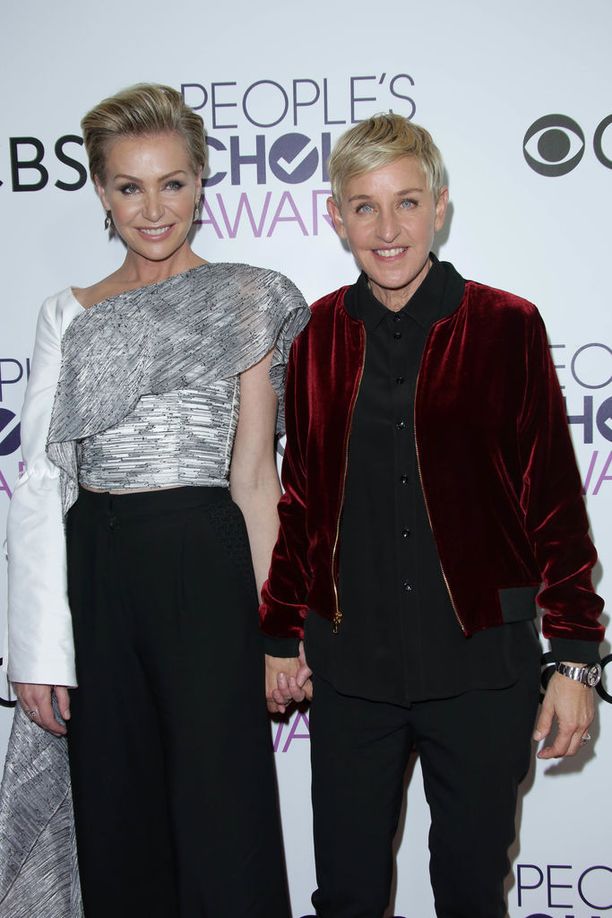 Ellen DeGeneres ja Portia de Rossi ovat seurustelleet vuodesta 2004 asti. Pariskunta meni naimisiin vuonna 2008.