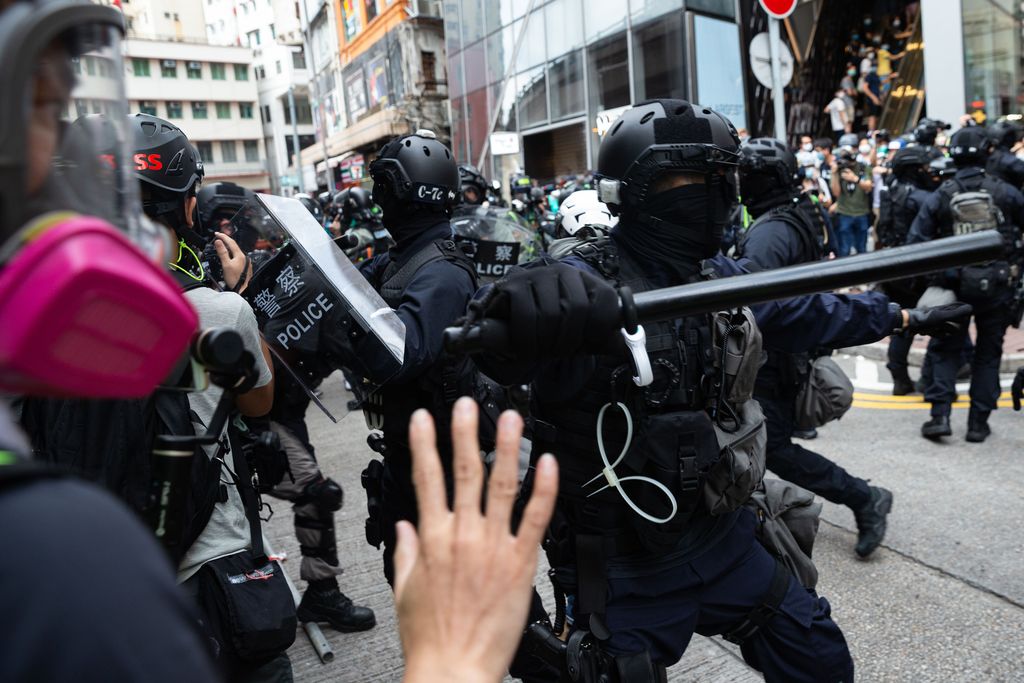 Mitä Hongkongissa tapahtuu? Kiina kiristää koronan varjossa otetta erityisalueestaan