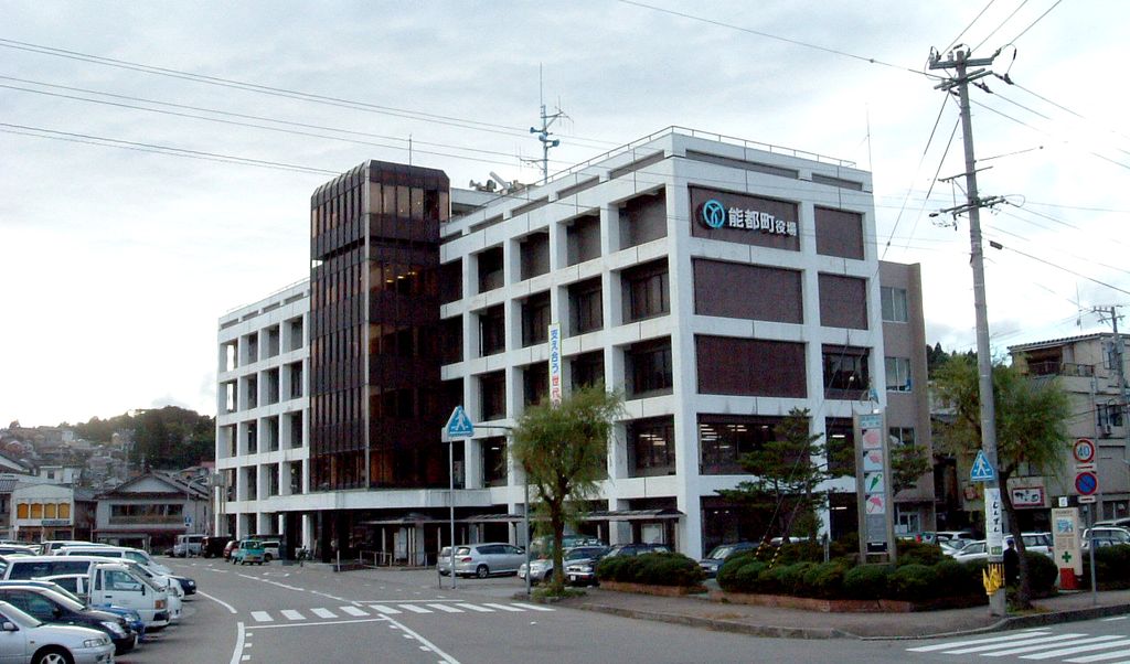 Japanilaiskaupunki käytti koronasta toipumiseen tarkoitetut hätärahat jättimäiseen mustekalapatsaaseen