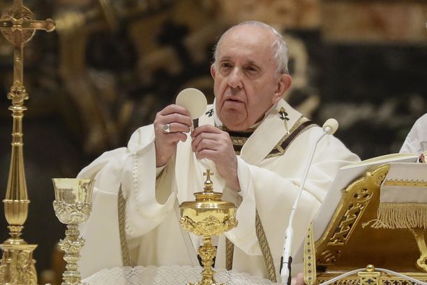 Paavi Franciscus on edeltäjäänsä vapaamielisempi, mutta naispappeutta hän ei silti hyväksy.