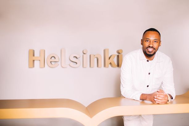 Helsingin kaupunginvaltuutettu Suldaan Said Ahmed pääsee eduskuntaan apulaispormestaritehtävän täyttämisen myötä.