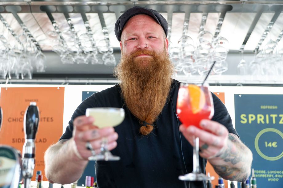 n-it-drinkkej-baarimestari-kammoksuu-kielt-ydyn-myym-st