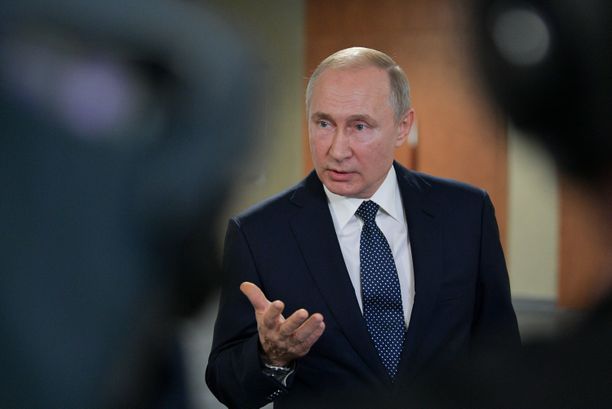 Vladimir Putinin suosio on laskussa, mutta hänen kannatuksensa on edelleen vankkaa.