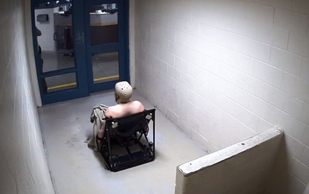 Alastomana tuolissa kaksi päivää, neliraajahalvaantunut ei saanut hengityskonetta, vartija katseli hirttäytyjää vierestä – Epsteinin kuolema ei ollut poikkeustapaus USA:n vankiloissa