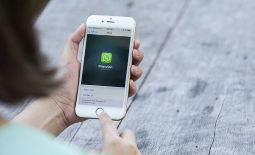 Whatsapp-viestit voi nyt suojata kasvojentunnistuksella tai