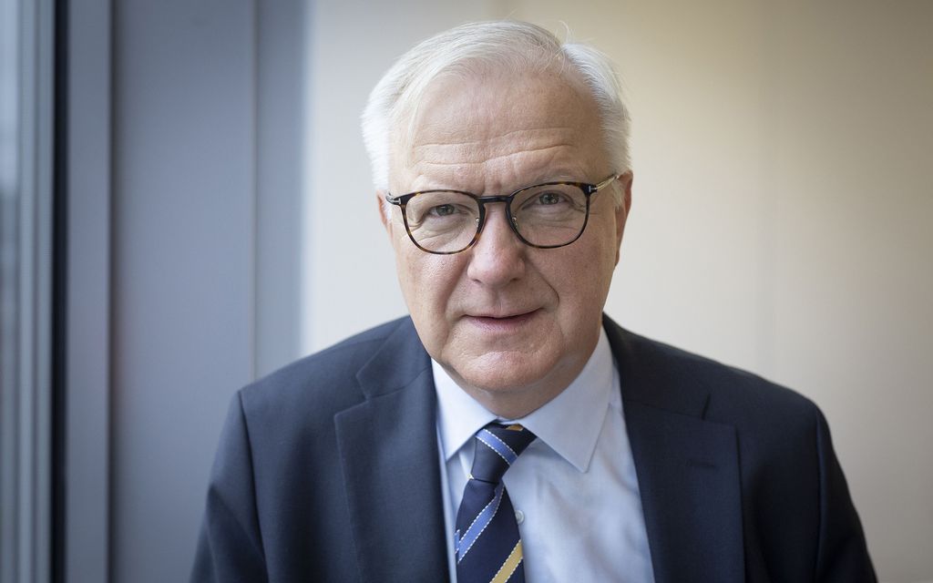 Olli Rehn kävi tapaamassa keskustan kansan­edustajia – Tapaamisen jälkeen kaikille annettiin 900 euron lasku