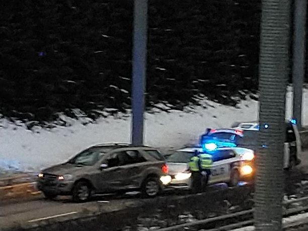 Hurja Takaa-ajo Helsingissä Kesti Puoli Tuntia: Poliisi Kiilasi ...