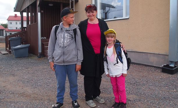 - Mielestäni kunnan päättäjät eivät ole ottaneet keskuskoulun ja Tykköön koulun sisäilmaongelmia tarpeeksi vakavasti, Vilin ja Viivin äiti Sari Tanttinen sanoo. 