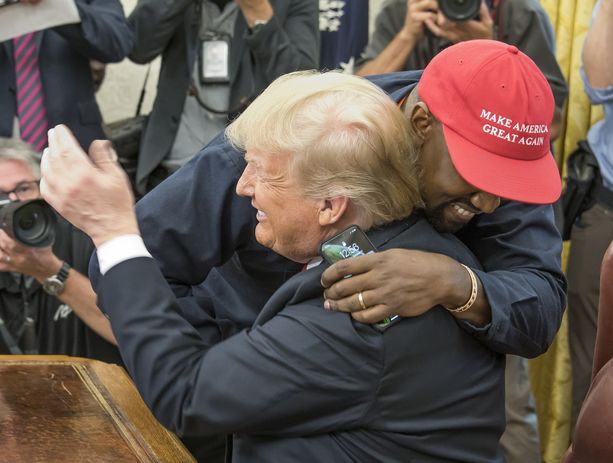 Trump ja West halasivat tunteellisesti keskiviikkona. 