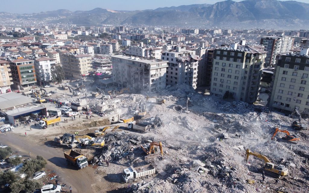 Turkki lopettaa lähes kaikki maan­järistyksen pelastustoimet 