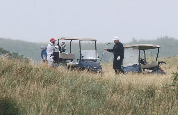 Trump kävi pelaamassa golfia Turnberryn kentällä pari vuotta sitten tehdessään kolmipäiväisen työvierailun Britanniaan.