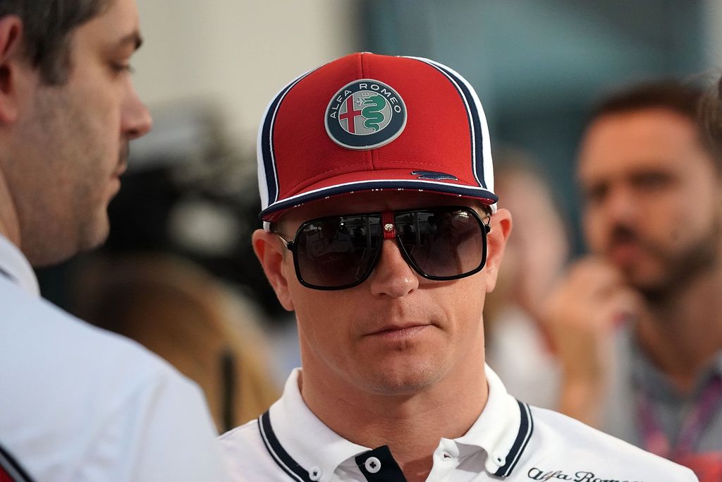Kimi Räikkönen yllätti bileissä ihailijansa – ennakkoluulot Jäämiehestä karisivat välittömästi