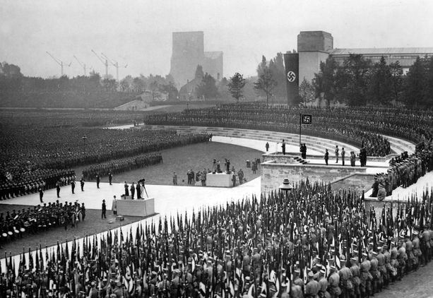 Saksan kansallissosialistinen puolue piti puoluekokouksiaan Nürnbergissä. Tämä kuva on vuodelta 1937.