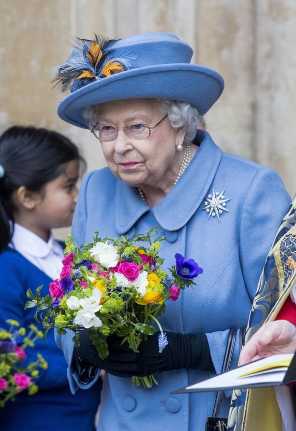 Kuningatar Elisabetin turvallisuus huolettaa asiantuntijoita. 