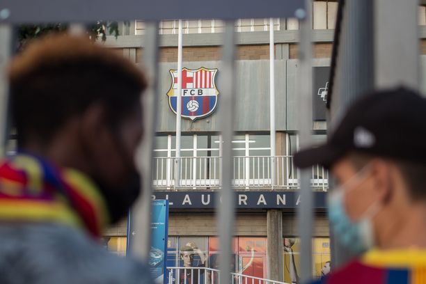FC Barcelonan väistynyt puheenjohtaja jätti seuran talouden rapakuntoon.