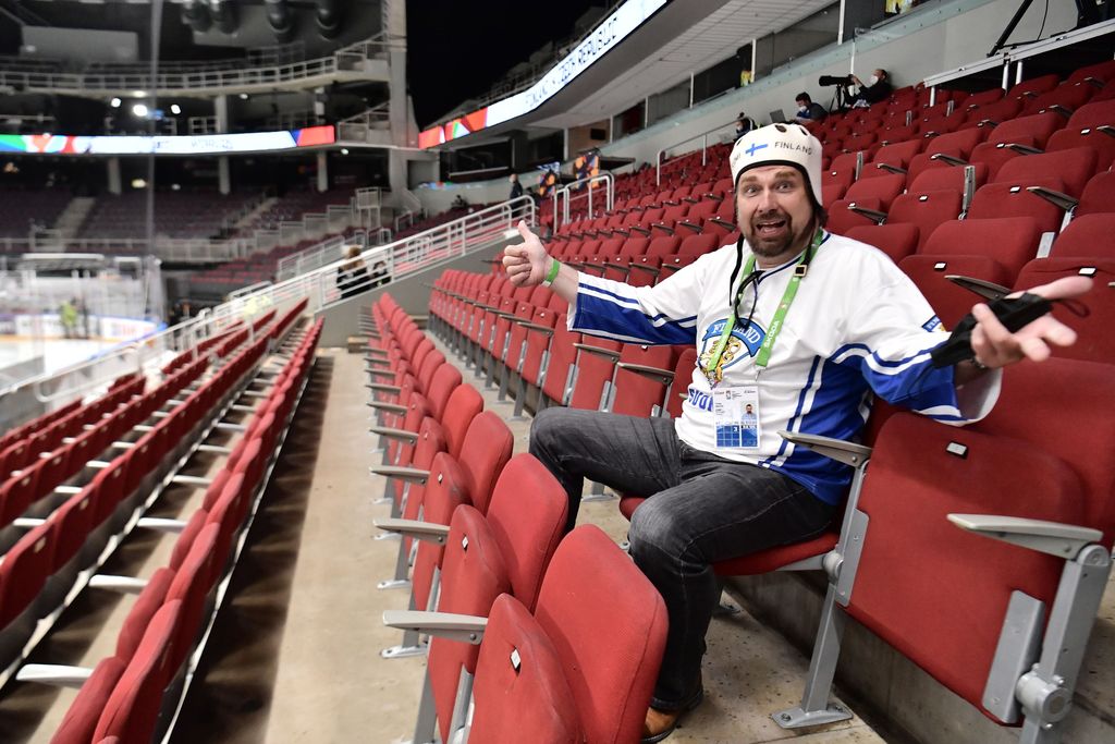 Nyt se tapahtui – Leijonat-fani on löytynyt MM-areenalta! Timo Neste: ”Ääni taitaa mennä”