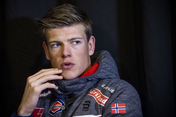 Johannes Höfslot Kläbo ei vielä suunnittele oman hiihtotallin perustamista, mutta haluaa avoimempaa keskustelua Norjan liiton kanssa urheilijoiden sponsorisopimuksista. 