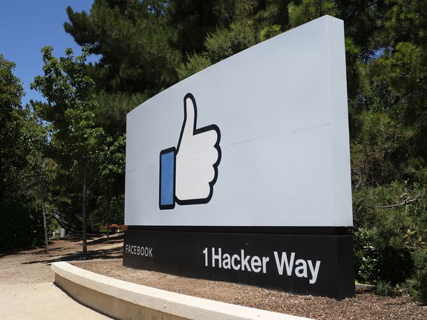 Mainostajat haluavat Facebookilta nyt peukuttamista kovempaa reagointia vihapuheeseen. 