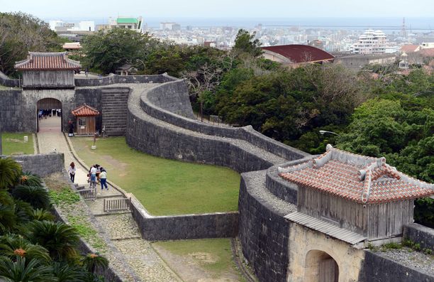 Japanin 600 vuotta vanha Shurin linna on ilmiliekeissä