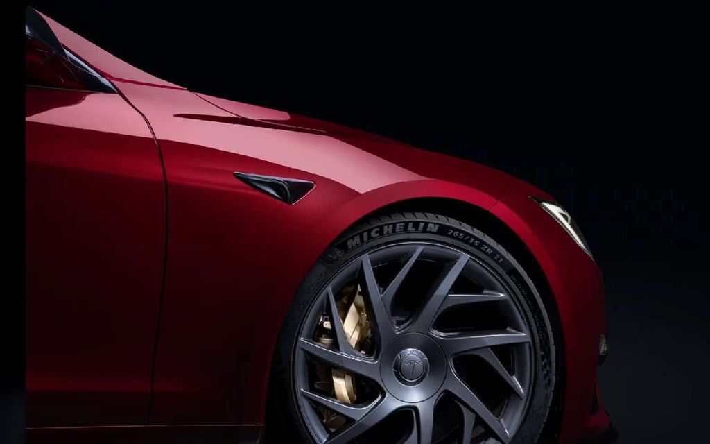 Tesla uhkailee asiakkaita 47 000 euron korvauksilla – Jos myyt tällaisen auton eteenpäin, joudut myös pysyvästi mustalle listalle