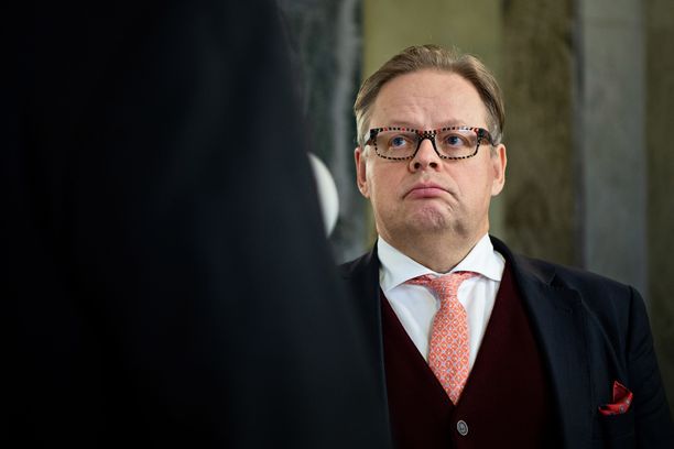 Juhana Vartiainen kuvattuna eduskunnan tämän vuoden ensimmäineä istuntopäivänä 8. tammikuuta.