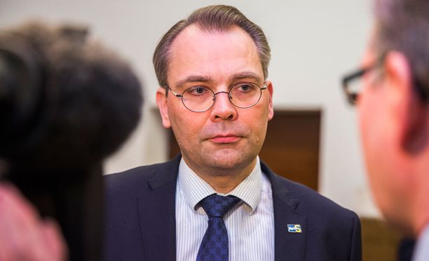 Puolustusministeri Jussi Niinistö (ps).