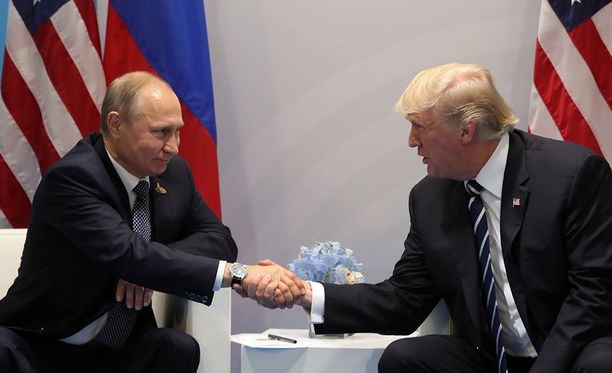 Yhdysvaltojen presidentti Donald Trump ja Venäjän presidentti Vladimir Putin kättelivät pariinkin otteeseen G20-maiden huippukokouksessa Hampurissa heinäkuussa.