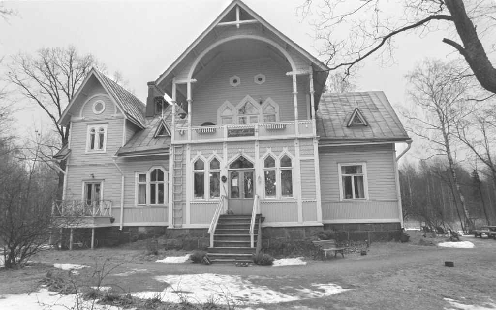 Helsingin paraati­paikalla kaupataan legendaarista rakennusta