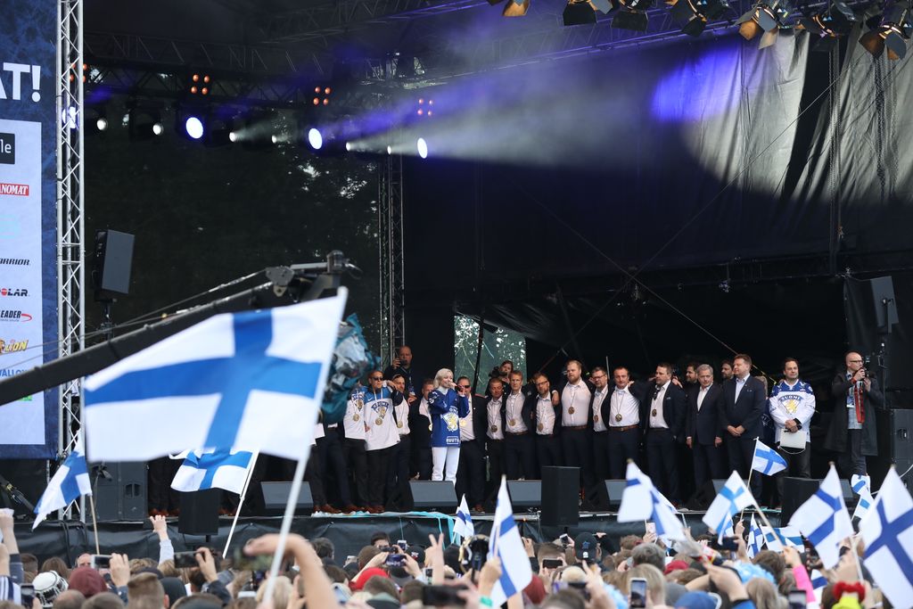 Paula Vesalan harras Finlandia-veto herkisti kultajoukkueen - tältä näytti leijonalauman tunteellinen hetki 