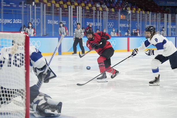 Kanada murskasi naiset 11-1– Suomen maalivahtipaletti täysin sekaisin