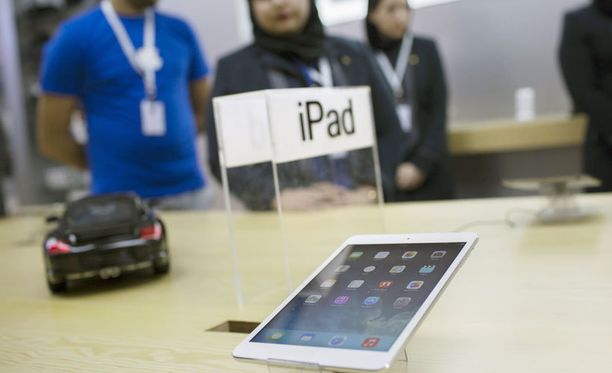 Ipad esittelyssä Applen kaupassa Iranin Teheranissa.