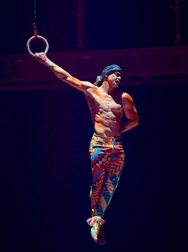 Cirque du Soleil -akrobaatin käsi lipesi, putosi kuuden metrin matkan - ”Se  oli kauheaa. Paikalla oli paljon lapsia ja he olivat järkyttyneitä”