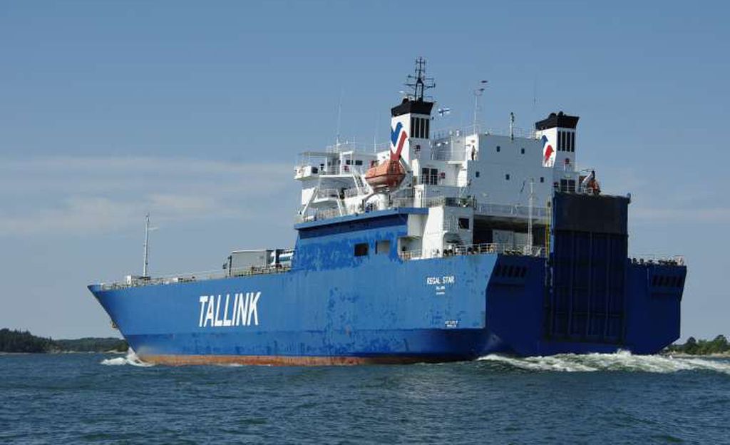Tallink Siljan laiva karille Kapellskärin edustalla 