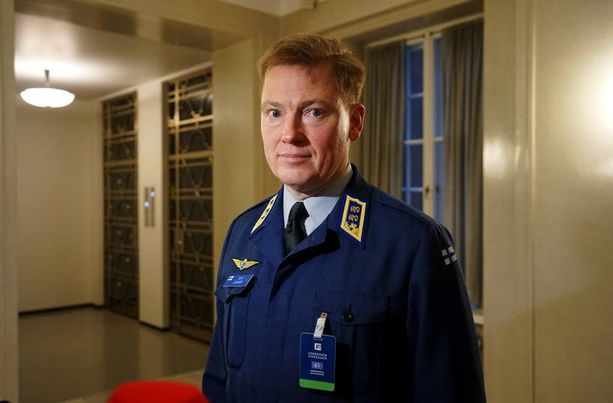 Ilmavoimien komentaja Kim Jäämeri oli prikaatikenraali saadessaan suullisen kutsun ilmasotaharjoitukseen amerikkalaiskenraalilta Helsingissä 25.11.2014. Kenraalimajuri Jäämerestä tuli puolitoista viikkoa myöhemmin.