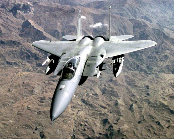 Suomalaisjoukot eivät vahingoittuneet iskussa. Kuvassa Yhdysvaltojen  F-15C Eagle Pohjois-Irakin yläpuolella.