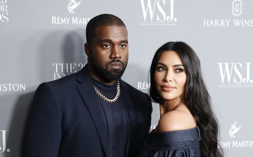 Kim Kardashian pitää outona, että Kanye West haikailee yhä hänen peräänsä