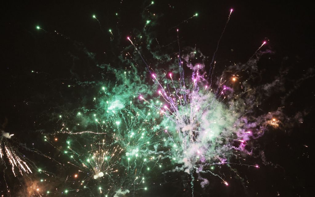 Video: Dramaattinen tilanne Helsingin uudenvuoden­juhlissa – ilotulite räjähti keskellä väkijoukkoa