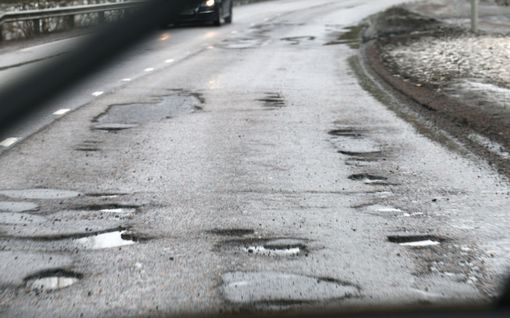 Autoliitto varoittaa hallituksen säästöistä: Suomen tiestö on kuin vuotava katto