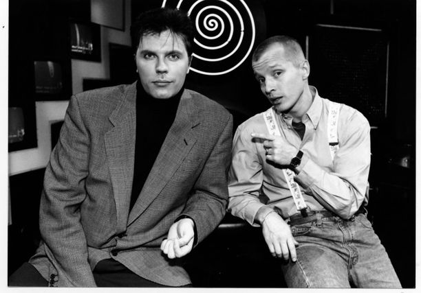 Jari Sarasvuo ja Simo Rantalainen vuonna 1993. Tämä kaksikko toi televisioon 90-luvun puhutuimman keskusteluohjelman.