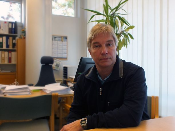 Ympäristönsuojelupäällikkö Carl-Sture Österman on harmistunut siitä, että  osa kaupunkilaisista on epäillyt virkakuntaa korruptiosta sen jälkeen, kun poliisi löysi miljoonien arvosta käteistä Airiston Helmen kiinteistöiltä.