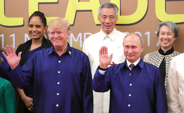 Suurvaltajohtajat pukeutuivat Vietnamissa samanlaisiin isäntien tarjoamiin paitoihin.