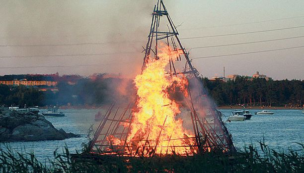 Pääkirjoitus : Juhannuksen rauha ja hiljaisuus